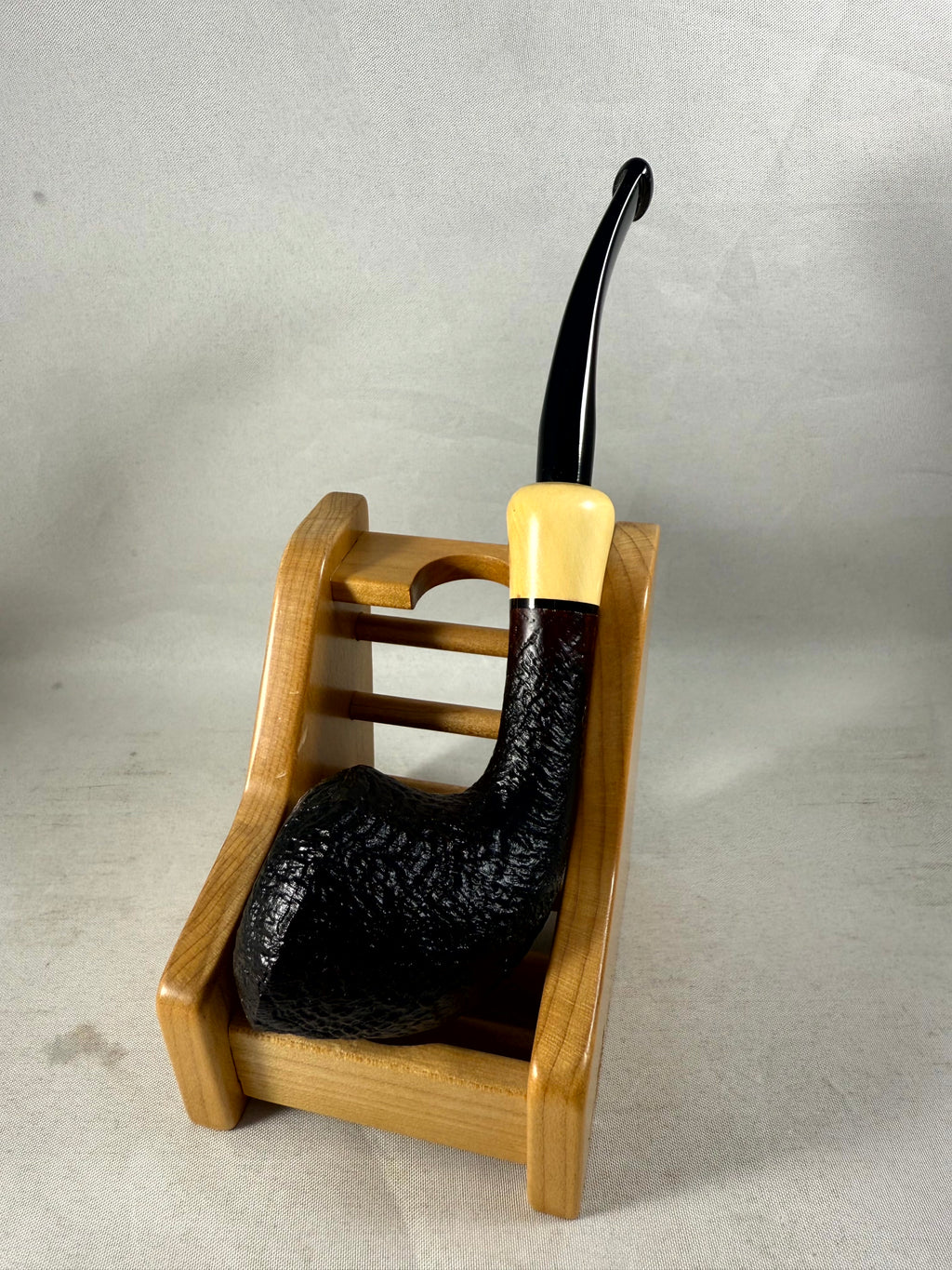 Maitre Pipier Sandblasted Tobacco Pipe