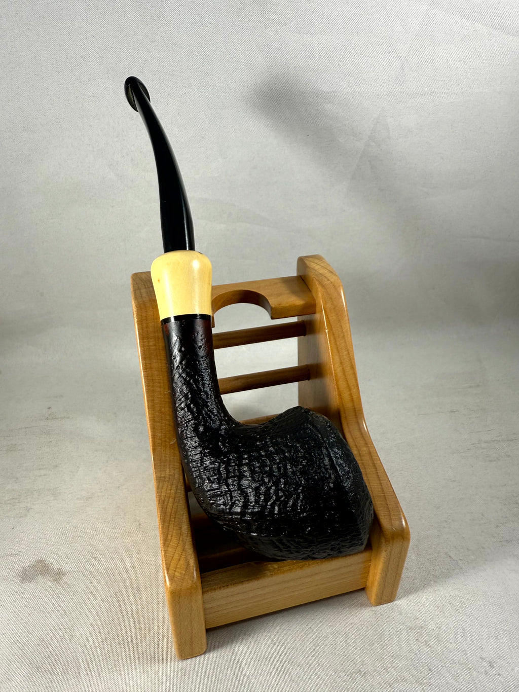Maitre Pipier Sandblasted Tobacco Pipe